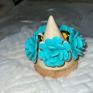 NWT Beautiful Rose design 7” stretch bracelet